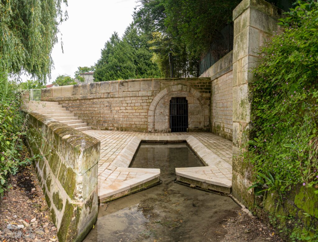 Nieul-lès-Saintes - patrimoine - Lavoir après rénovation